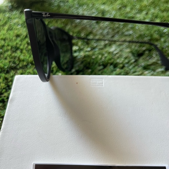 Ray-Ban - Picture 2 of 3